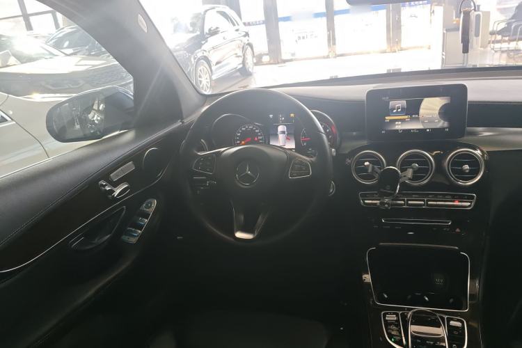 Used Mercedes-Benz GLC 2019 GLC 260 L 4MATIC Dynamic Model Steering Wheel