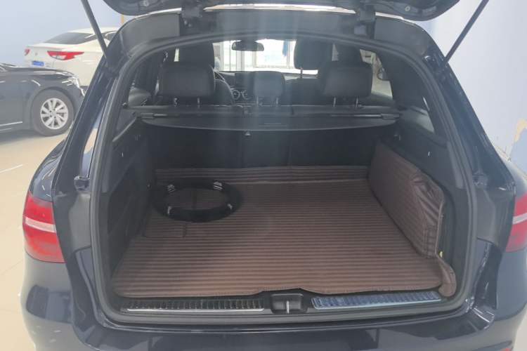 Used Mercedes-Benz GLC 2019 GLC 260 4MATIC Dynamic Edition Trunk