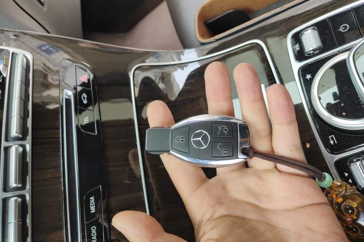 Used Mercedes-Benz GLC 2019 GLC 260 4MATIC Luxury Model Vehicle Key