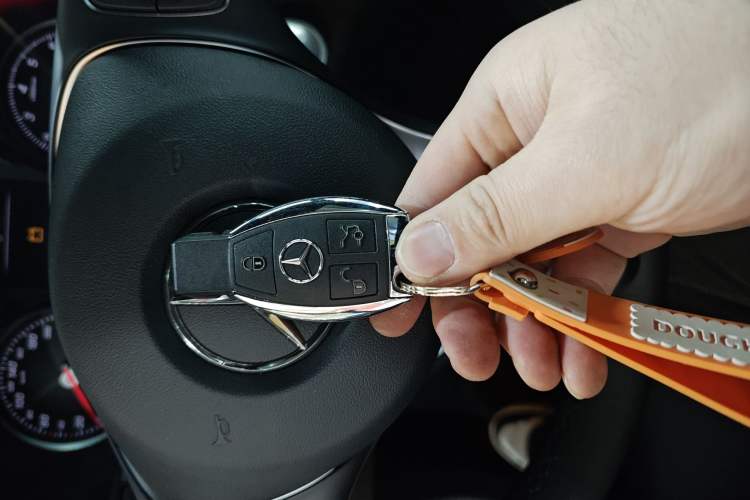 Used Mercedes-Benz GLC 2019 Facelift GLC 260 L 4MATIC Luxury Model Vehicle Key