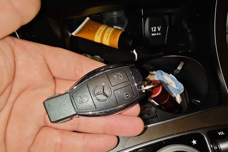 Used Mercedes-Benz GLC 2019 GLC 300 L 4MATIC Dynamic Model Vehicle Key