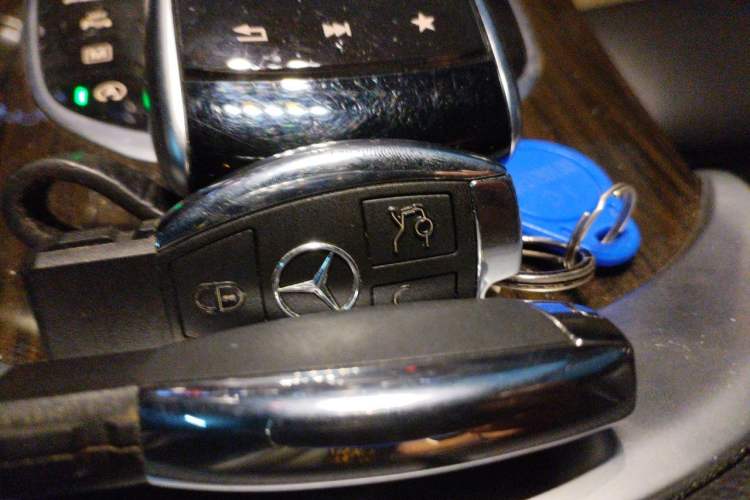 Used Mercedes-Benz GLC 2019 GLC 260 L 4MATIC Dynamic Model Vehicle Key