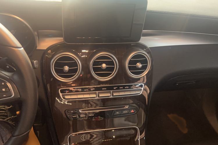 Used Mercedes-Benz GLC 2019 GLC 260 L 4MATIC Dynamic Model Audio And AC Panel