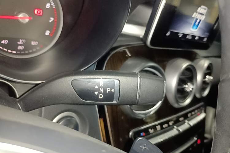 Used Mercedes-Benz GLC 2019 Facelift GLC 260 L 4MATIC Luxury Model Gear Lever