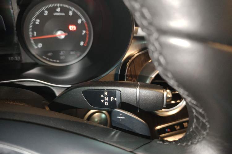 Used Mercedes-Benz GLC 2019 GLC 260 L 4MATIC Dynamic Model Gear Lever