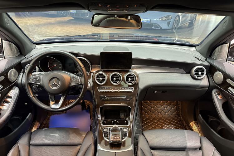 Used Mercedes-Benz GLC 2019 Facelift GLC 260 L 4MATIC Luxury Model Interior 1