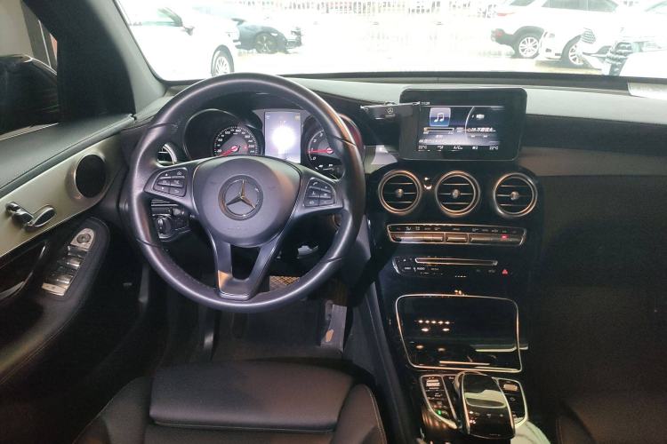 Used Mercedes-Benz GLC 2019 GLC 200 L 4MATIC Interior 2