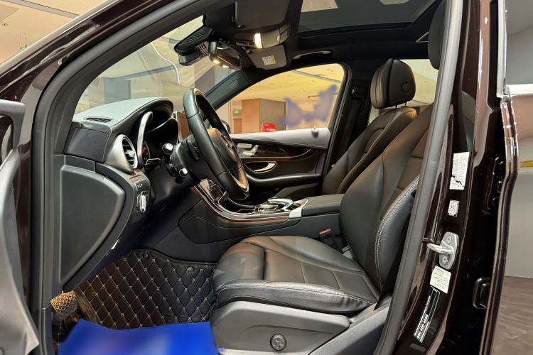 Used Mercedes-Benz GLC 2019 Facelift GLC 260 L 4MATIC Luxury Model Interior 3
