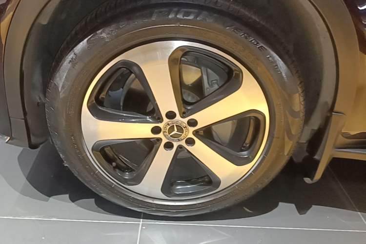 Used Mercedes-Benz GLC 2019 Facelift GLC 260 L 4MATIC Luxury Model Left Front Wheel Hub