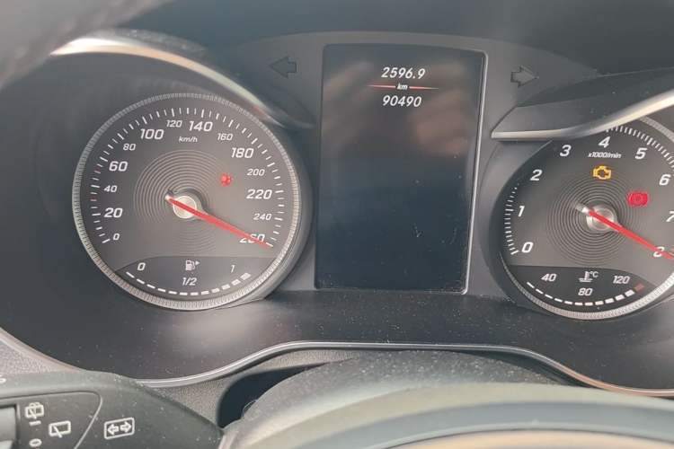 Used Mercedes-Benz GLC 2019 Facelift GLC 260 L 4MATIC Luxury Model Odometer Close Up