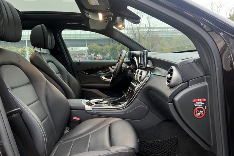 Used Mercedes-Benz GLC 2019 GLC 260 L 4MATIC Dynamic Model Right Front Seat