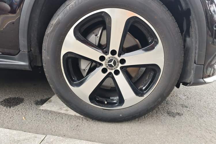 Used Mercedes-Benz GLC 2019 Facelift GLC 260 L 4MATIC Luxury Model Right Front Wheel Hub