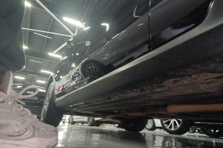 Used Mercedes-Benz GLC 2019 GLC 260 L 4MATIC Dynamic Model Right Side Sill