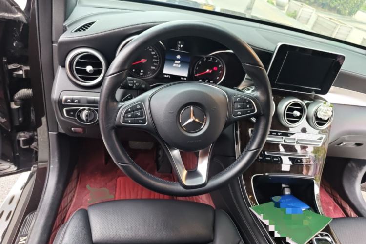 Used Mercedes-Benz GLC 2019 Facelift GLC 260 L 4MATIC Luxury Model Steering Wheel