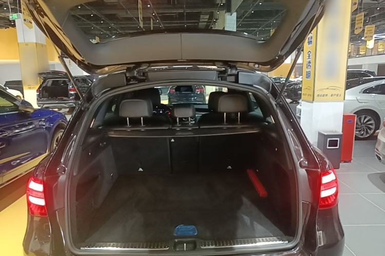 Used Mercedes-Benz GLC 2019 Facelift GLC 260 L 4MATIC Luxury Model Trunk