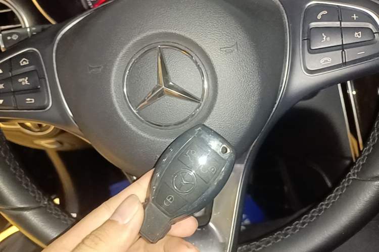 Used Mercedes-Benz GLC 2019 Facelift GLC 260 L 4MATIC Luxury Model Vehicle Key