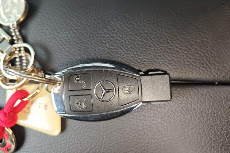 Used Mercedes-Benz GLC 2019 Facelift GLC 260 L 4MATIC Luxury Model Vehicle Key