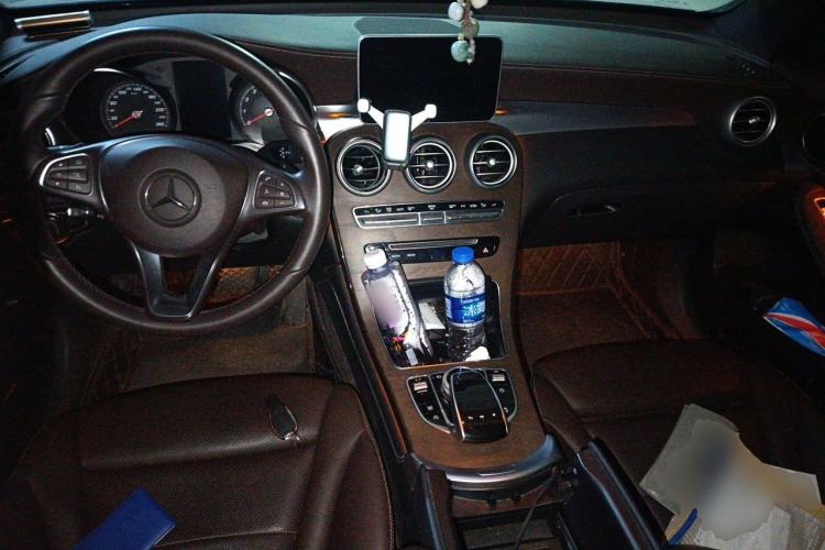 Used Mercedes-Benz GLC 2019 GLC 300 L 4MATIC Dynamic Model Center Console