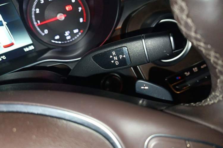 Used Mercedes-Benz GLC 2019 GLC 300 L 4MATIC Dynamic Model Gear Lever