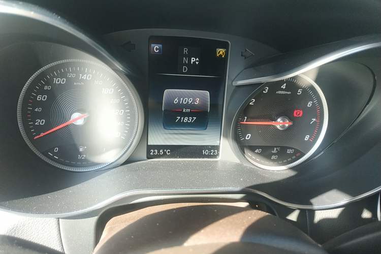 Used Mercedes-Benz GLC 2019 GLC 260 L 4MATIC Luxury Model Odometer Close Up