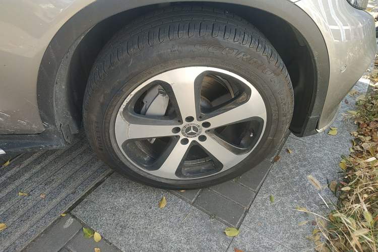 Used Mercedes-Benz GLC 2019 GLC 260 L 4MATIC Luxury Model Right Front Wheel Hub