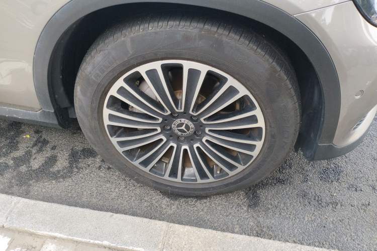 Used Mercedes-Benz GLC 2019 GLC 200 L 4MATIC Right Front Wheel Hub