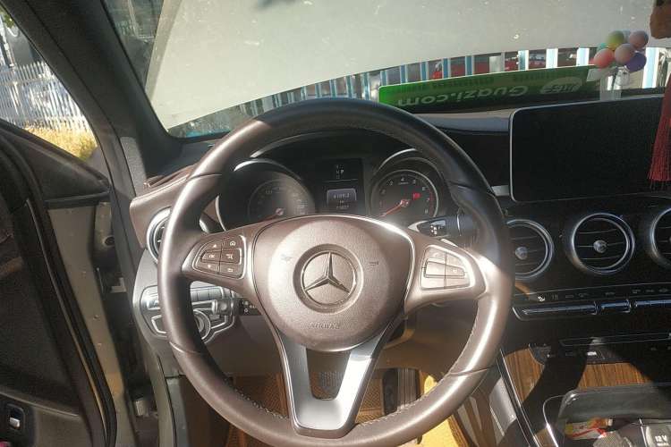 Used Mercedes-Benz GLC 2019 GLC 260 L 4MATIC Luxury Model Steering Wheel