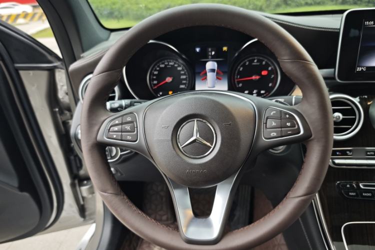Used Mercedes-Benz GLC 2019 GLC 260 L 4MATIC Luxury Model Steering Wheel
