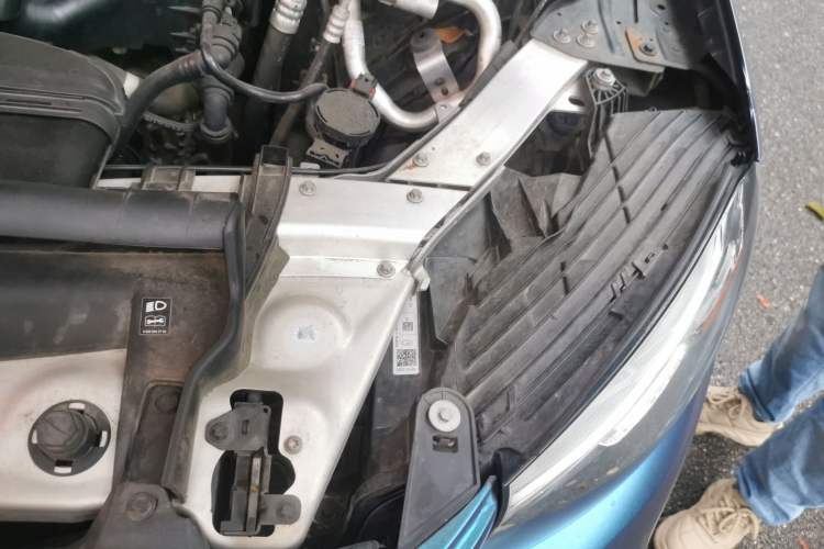 Used Mercedes-Benz GLC  Engine Bay Left