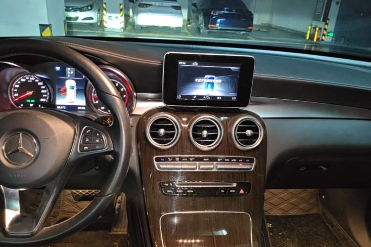 Used Mercedes-Benz GLC 2019 Facelift GLC 260 L 4MATIC Luxury Model Audio And AC Panel