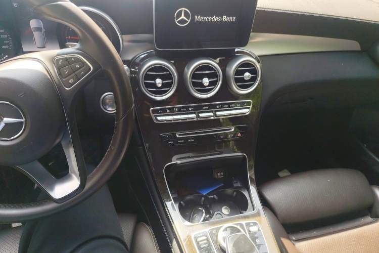 Used Mercedes-Benz GLC 2019 GLC 260 L 4MATIC Luxury Model Audio And AC Panel