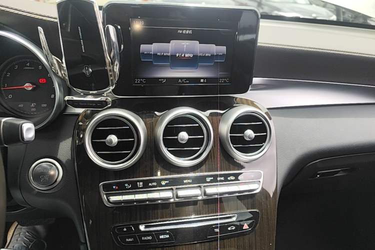 Used Mercedes-Benz GLC 2019 GLC 260 L 4MATIC Dynamic Model Audio And AC Panel