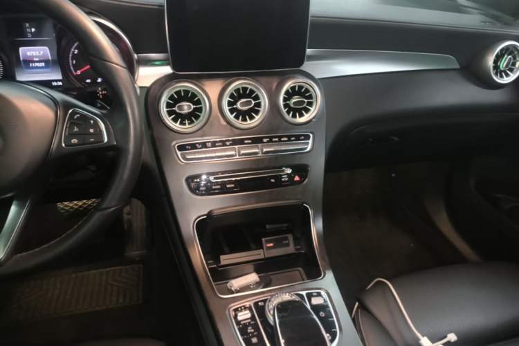 Used Mercedes-Benz GLC 2019 GLC 260 L 4MATIC Dynamic Model Audio And AC Panel