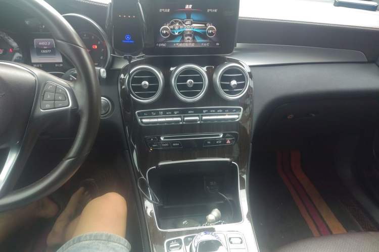 Used Mercedes-Benz GLC 2019 GLC 260 L 4MATIC Luxury Model Audio And AC Panel