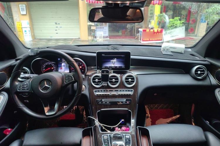 Used Mercedes-Benz GLC 2019 GLC 260 L 4MATIC Dynamic Model Center Console