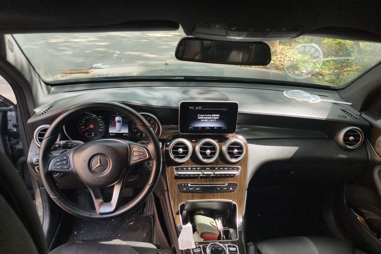 Used Mercedes-Benz GLC 2019 GLC 260 L 4MATIC Dynamic Model Center Console