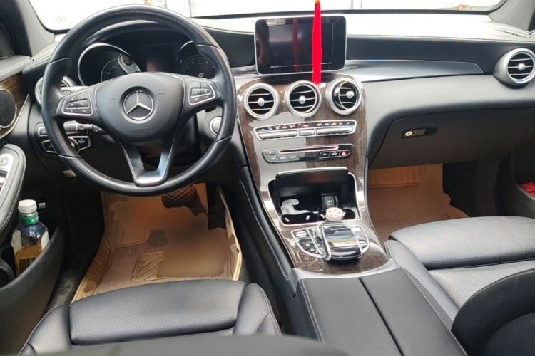 Used Mercedes-Benz GLC 2019 Facelift GLC 260 L 4MATIC Luxury Model Center Console