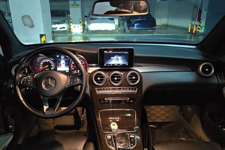 Used Mercedes-Benz GLC 2019 Facelift GLC 260 L 4MATIC Luxury Model Center Console