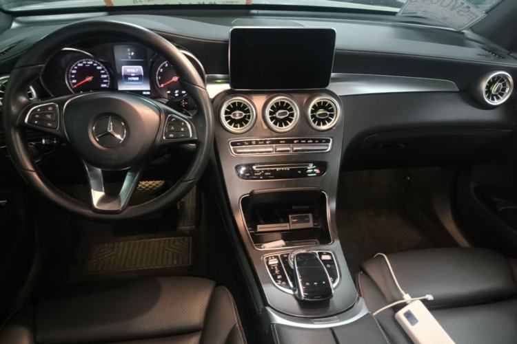 Used Mercedes-Benz GLC 2019 GLC 260 L 4MATIC Dynamic Model Center Console