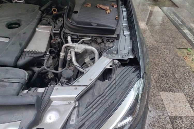 Used Mercedes-Benz GLC 2019 GLC 260 L 4MATIC Dynamic Model Engine Bay Left