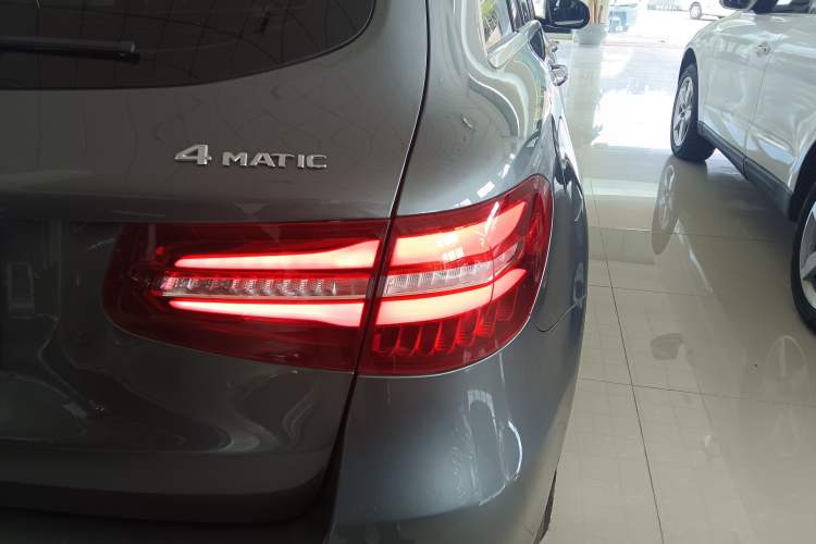 Used Mercedes-Benz GLC 2019 Facelift GLC 260 L 4MATIC Luxury Model Exterior 2
