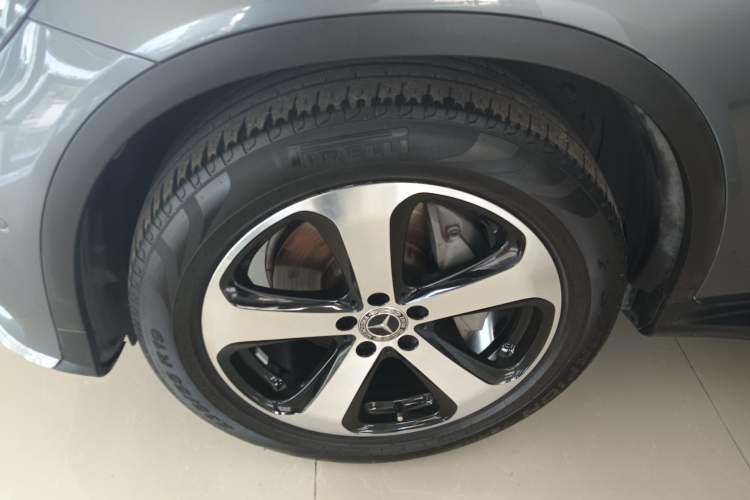 Used Mercedes-Benz GLC 2019 Facelift GLC 260 L 4MATIC Luxury Model Exterior 3