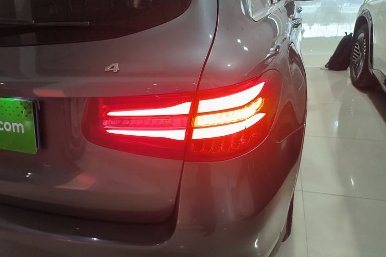 Used Mercedes-Benz GLC 2019 Facelift GLC 260 L 4MATIC Luxury Model Exterior 3