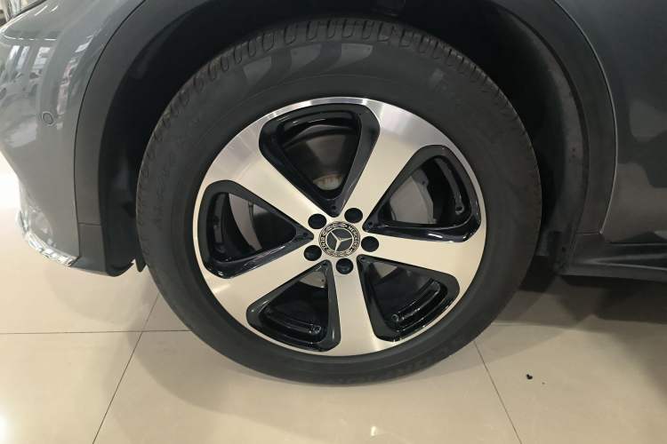 Used Mercedes-Benz GLC 2019 Facelift GLC 260 L 4MATIC Luxury Model Exterior 4