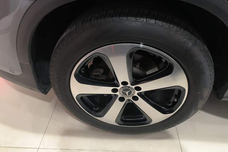 Used Mercedes-Benz GLC 2019 Facelift GLC 260 L 4MATIC Luxury Model Exterior 5