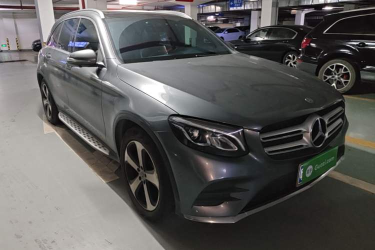 Used Mercedes-Benz GLC 2019 Facelift GLC 260 L 4MATIC Luxury Model Front Right 45 Deg