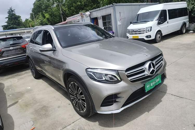 Used Mercedes-Benz GLC 2019 GLC 260 L 4MATIC Dynamic Model Front Right 45 Deg