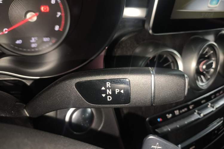 Used Mercedes-Benz GLC 2019 GLC 260 L 4MATIC Dynamic Model Gear Lever