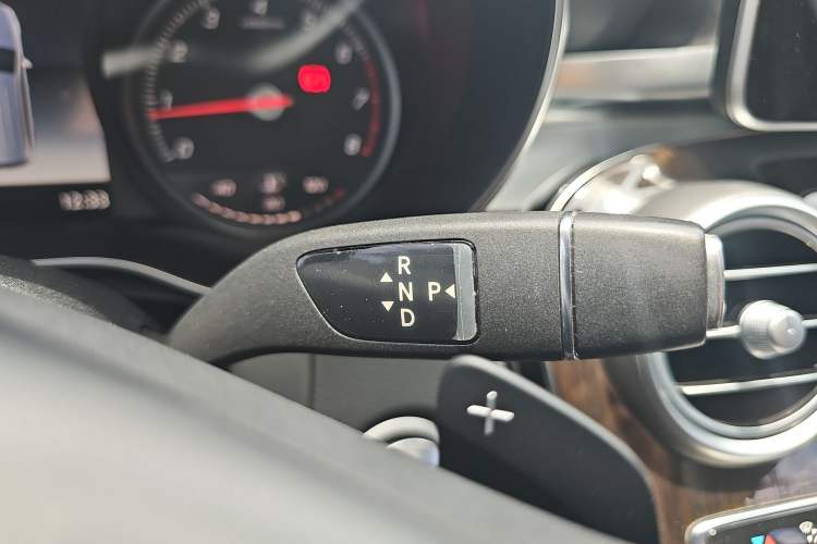 Used Mercedes-Benz GLC 2019 GLC 260 L 4MATIC Dynamic Model Gear Lever