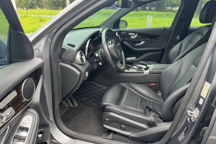 Used Mercedes-Benz GLC 2019 Facelift GLC 260 L 4MATIC Luxury Model Interior 2